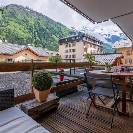 In The Center Of With Views Of Mont Blanc 아파트