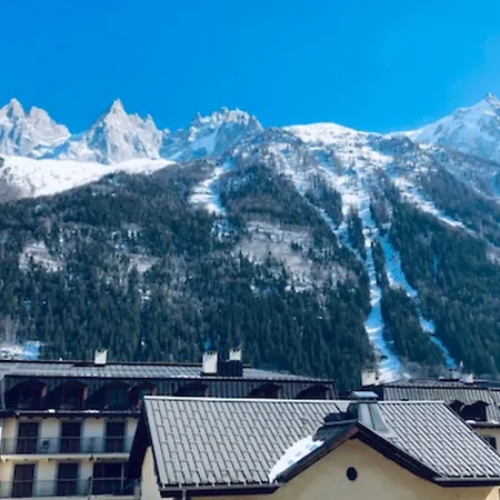 In The Center Of With Views Of Mont Blanc 아파트